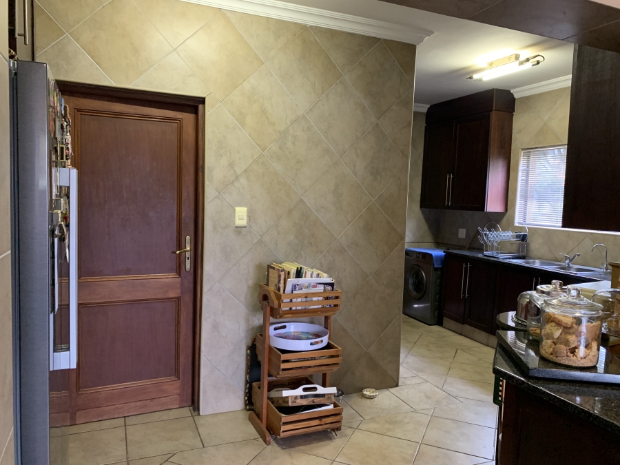 5 Bedroom Property for Sale in Birdwood Estate North West